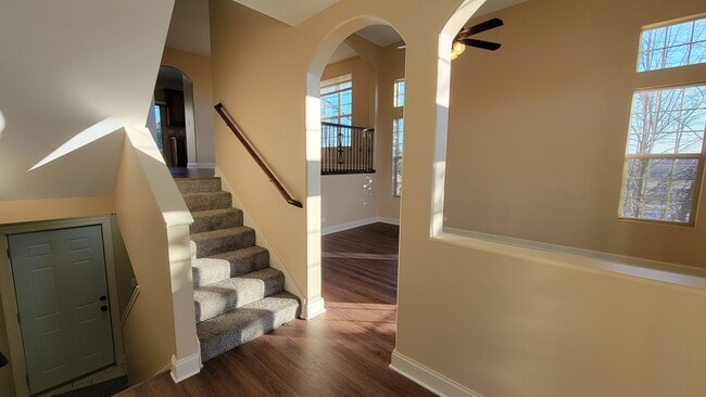 Building Photo - 1550 Lake Ridge Ct
