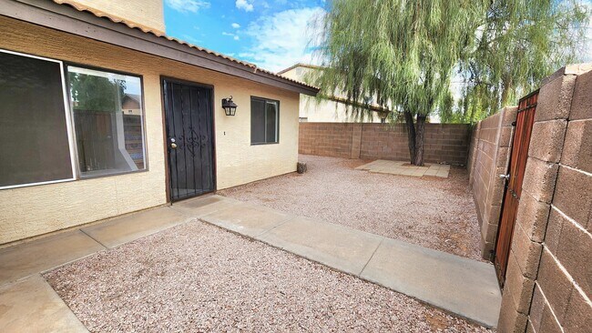 Shade Tree - 6228 E Greenway St