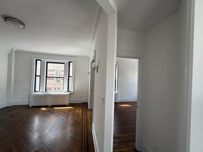 Building Photo - 166 W 72nd St