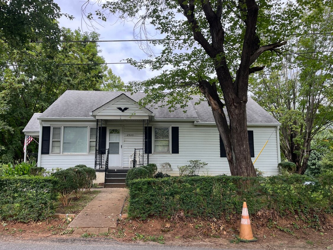 One Level House off Odd Fellows Road - One Level House off Odd Fellows Road