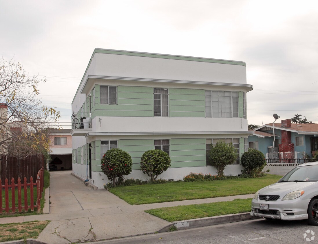 Foto del edificio - 6618 Templeton St