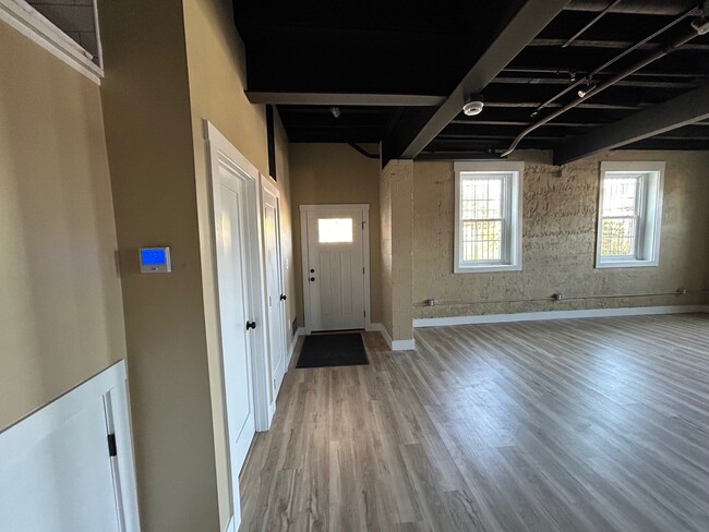 Building Photo - 60 Werner St