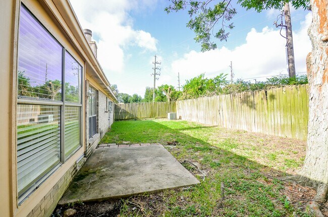 Foto del edificio - 1246 Summer Park Ln