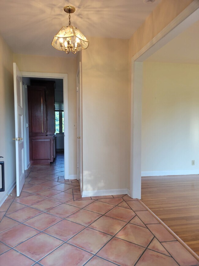 Building Photo - One Level Living on Old Hickory Lake!