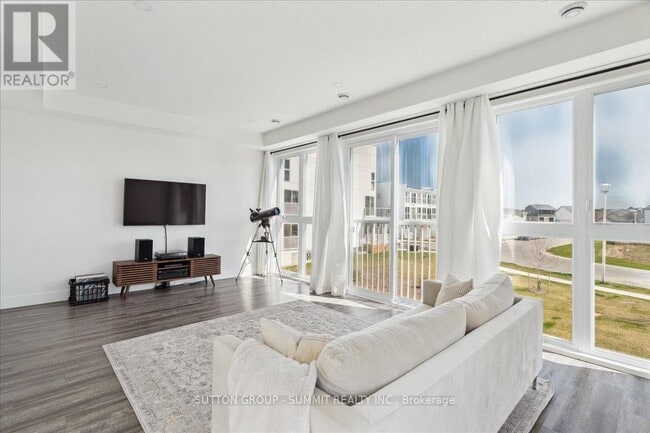 Photo du bâtiment - 234-234 Edgevalley Rd