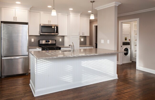 Foto del interior - Hickory Manor: In-Unit Washer & Dryer, Heat, Water & Gas Included, Fitness Center, Sauna, and Bar...