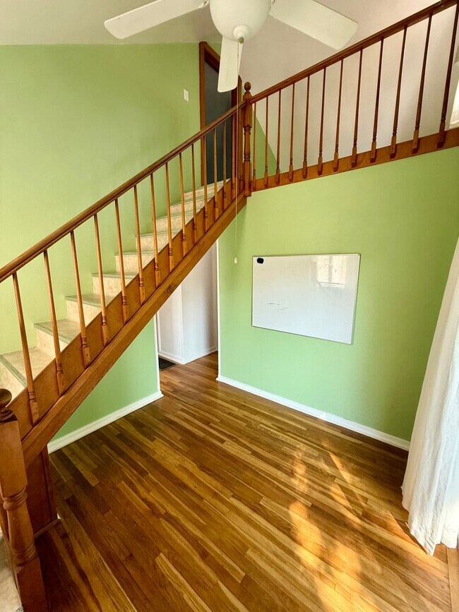 Foto del edificio - Spacious 3-Bedroom, 2-Bath Home with Bonus Living Space