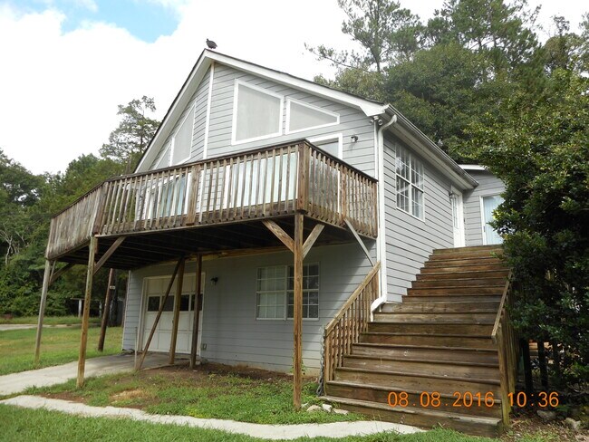 Building Photo - 963 Lake Dr