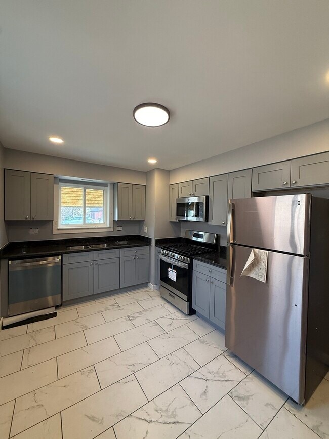 Foto del edificio - 7732 Lotus Ave