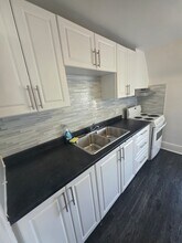 Building Photo - 159 Gladstone Ave