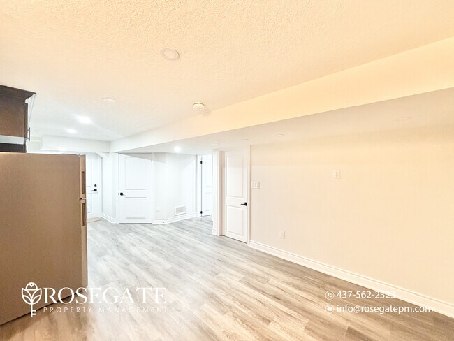 Photo du bâtiment - Spacious 1-Bedroom Basement Apartment with Parking in Waterloo