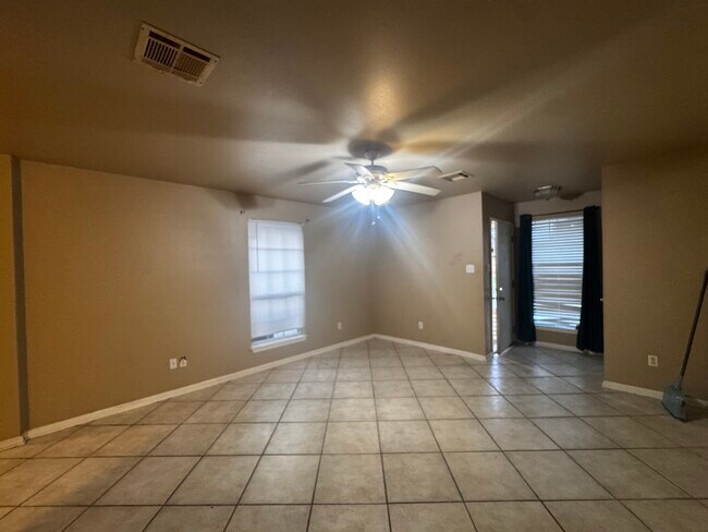 Foto del edificio - 8508 Valor Dr