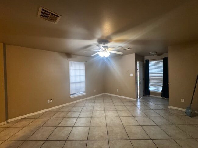 Building Photo - 8508 Valor Dr