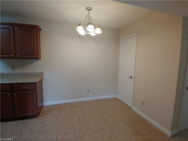 Building Photo - Condo near Guilford College!