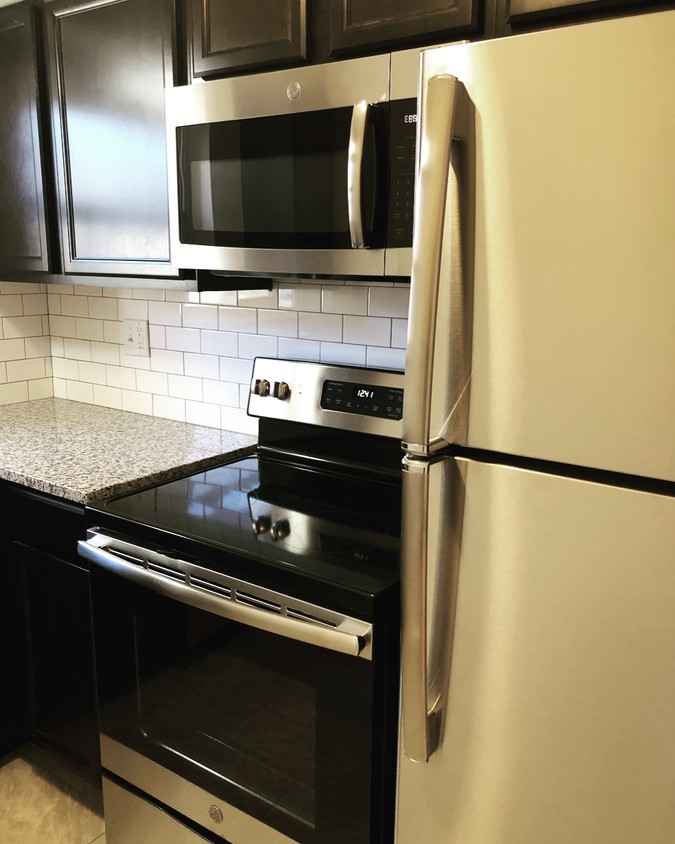 Foto principal - 933 Brookside Ave