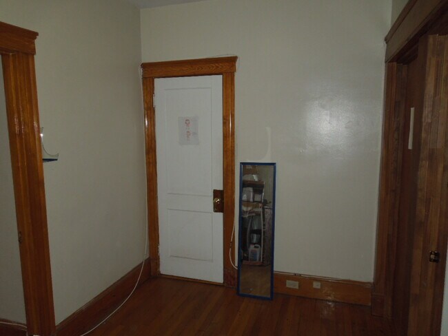 Building Photo - 132 Glenville Ave