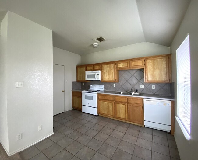 Building Photo - 3709 Littleleaf Dr