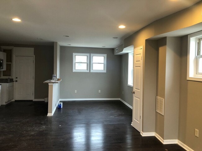Building Photo - HABC Approved 3 Bedroom 2 Bathroom recently renovated townhouse in Baltimore City