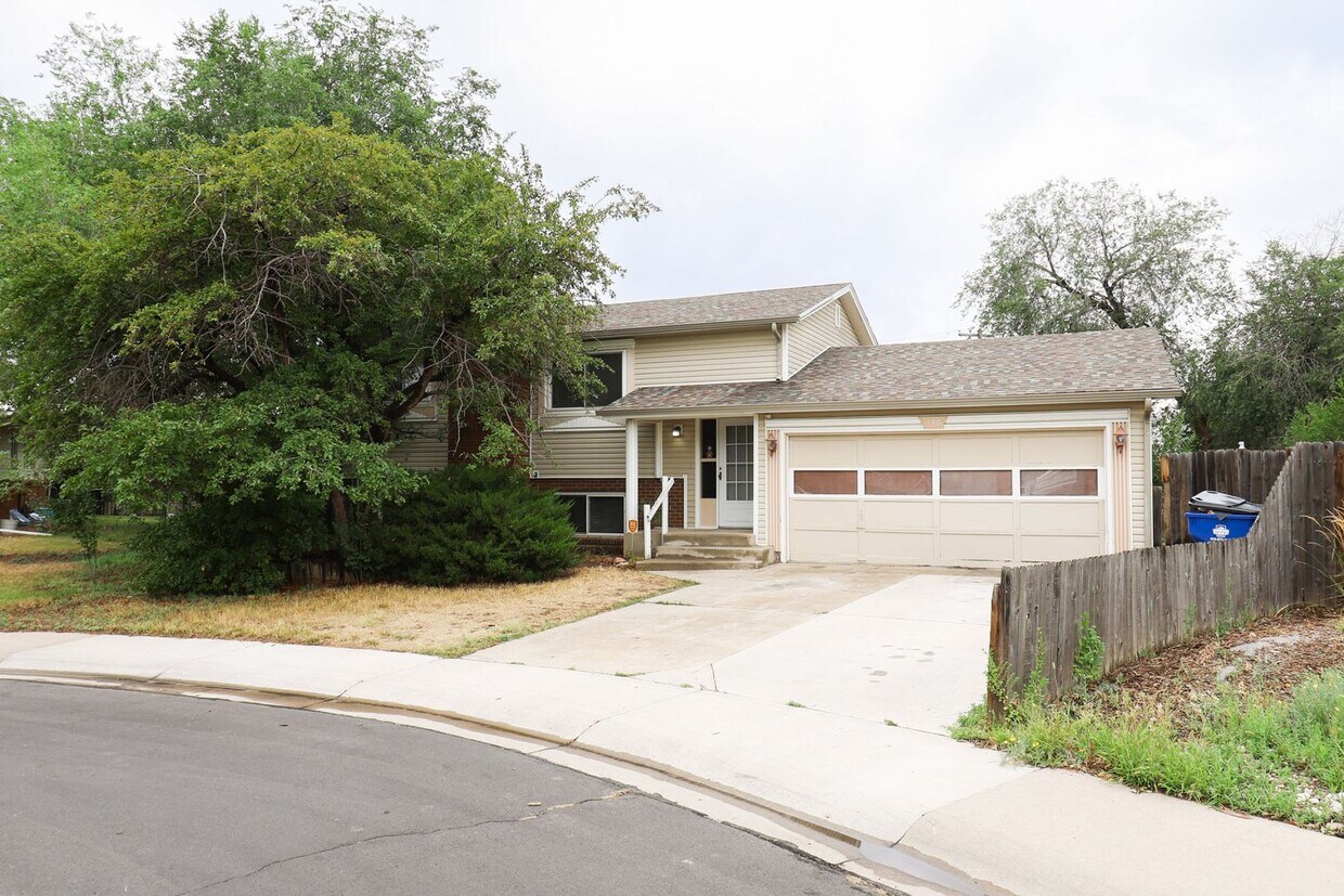 Foto principal - 3 bedroom and 2 bathroom home!
