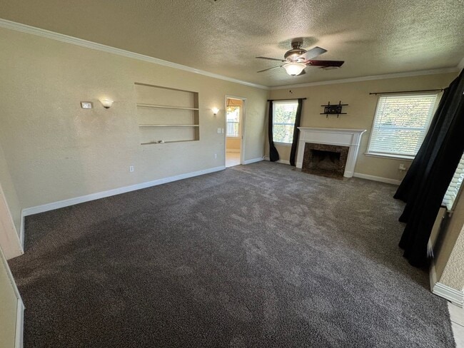 Building Photo - 1709 Ventura St