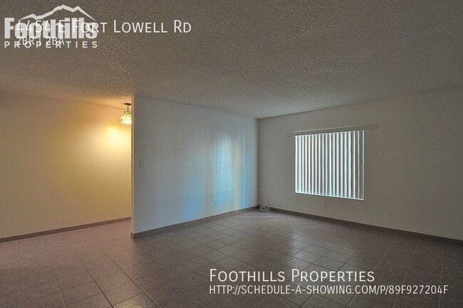 Building Photo - 2 BR 2 BA Townhome