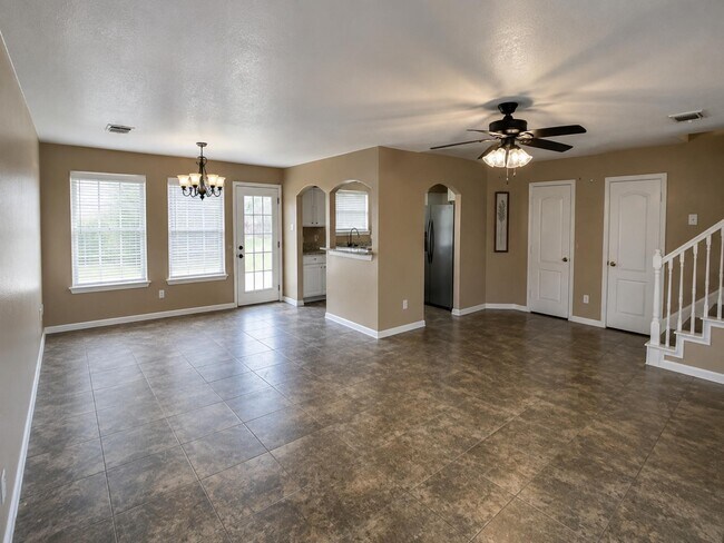 Building Photo - 5118 Littleneviss Dr