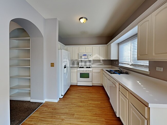 Building Photo - 2409 Courtyard Cir