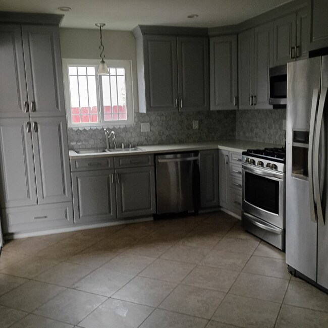 Building Photo - 1103 Myra Ave