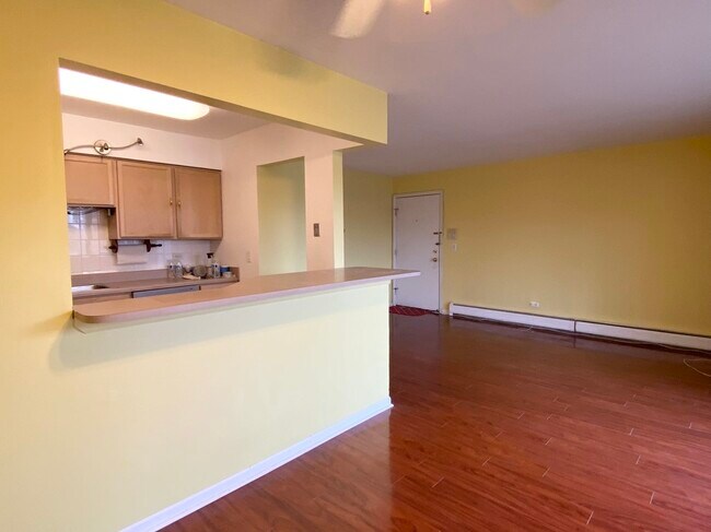 Building Photo - 259 W Ct of Shorewood