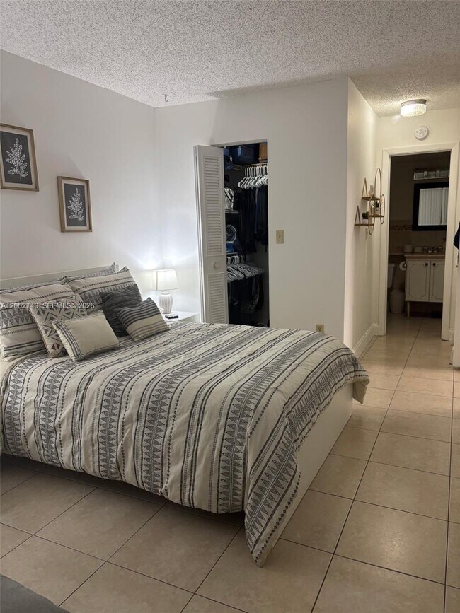 Foto del edificio - 14421 N Kendall Dr