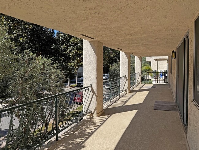 Building Photo - 420 S Madison Ave