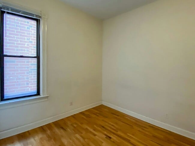 Building Photo - 2954.2 N Racine Ave