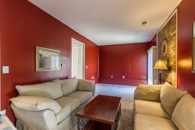 Foto del edificio - 12709 Kingsbury Ct