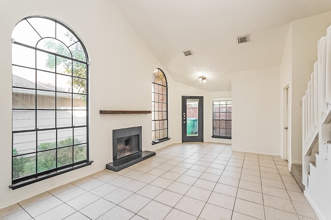 Building Photo - 3430 Vandyke Dr