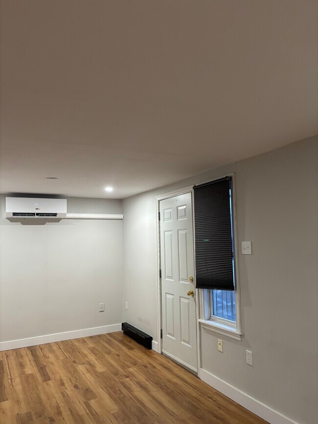 Photo du bâtiment - ONE BEDROOM APARTMENT IN THE HEART OF DOWNTOWN DARTMOUTH