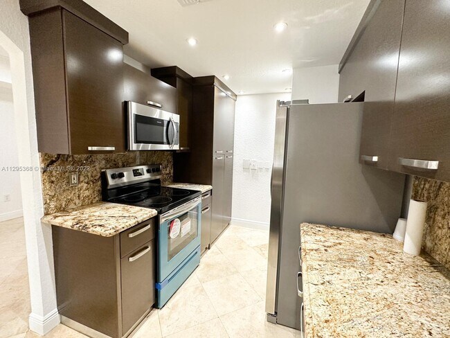 Foto del edificio - 6700 NW 114th Ave