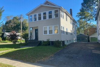 Building Photo - 133 Willowdale Ave