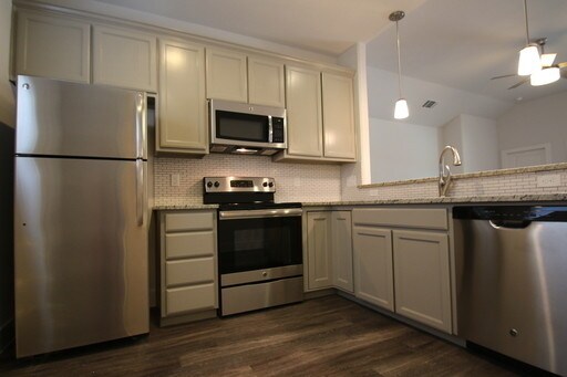 Building Photo - 216 Stewart Bend Ct