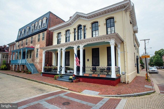 Building Photo - 219 Hanover St