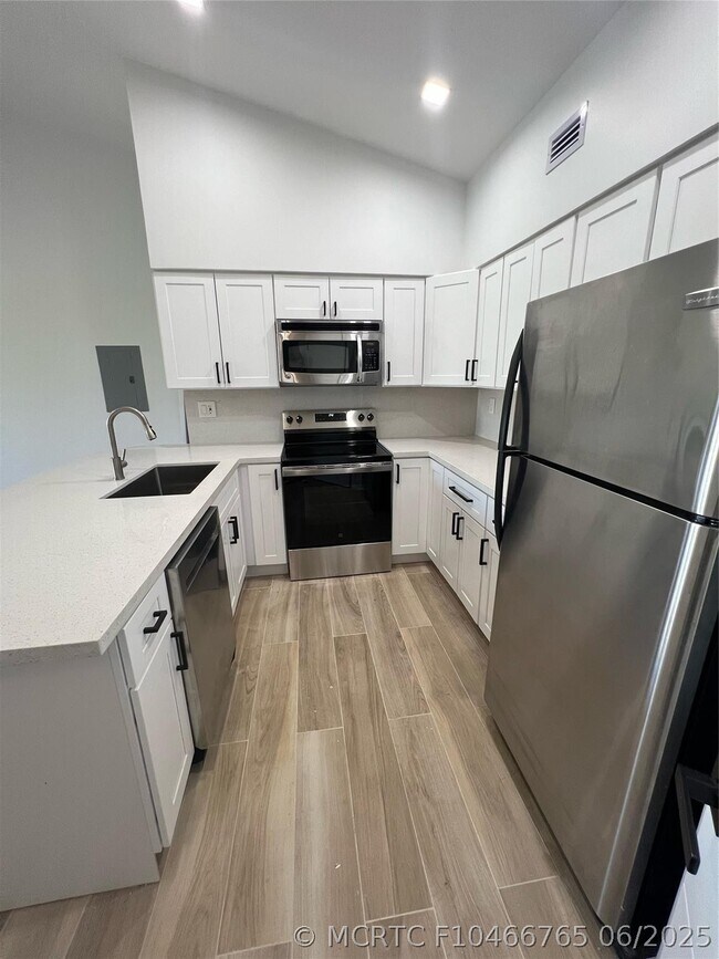 Foto del edificio - 2550 SW 18th Terrace