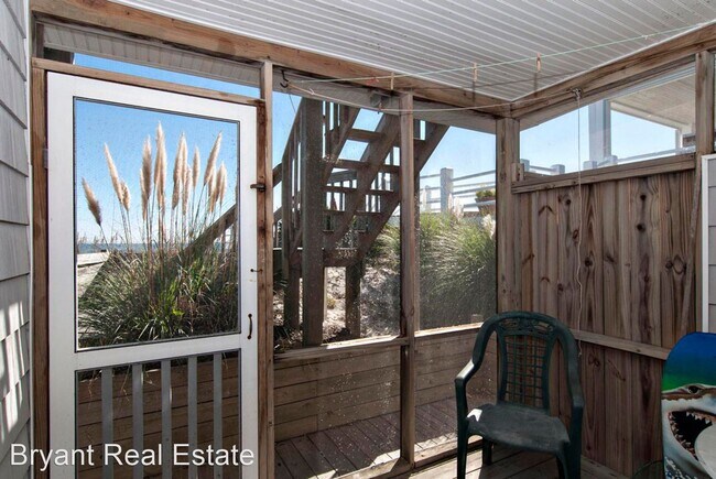 Building Photo - 4 br, 2 bath House - 832 North Fort Fisher...