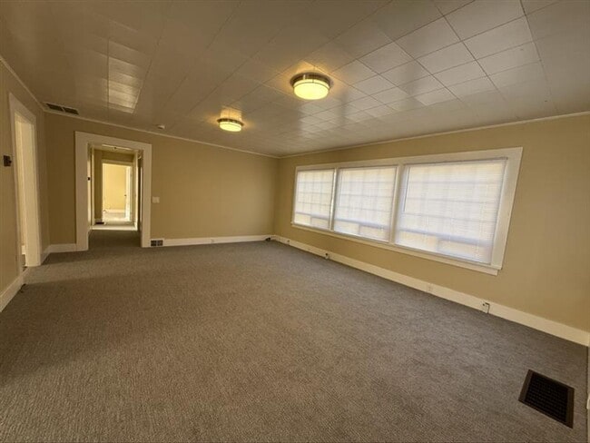 Building Photo - 5925 SW Hall Blvd