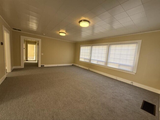 Foto del edificio - 5925 SW Hall Blvd