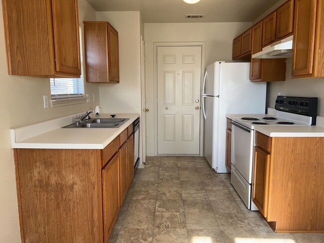 Building Photo - 3606 Warfield Dr