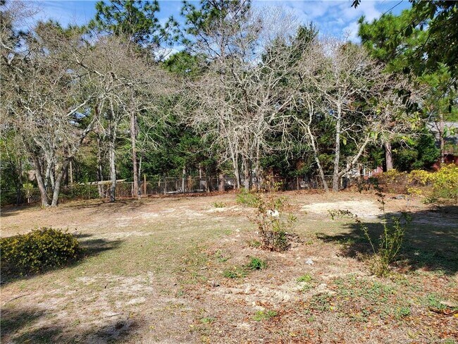 Building Photo - 6078 Lexington Dr