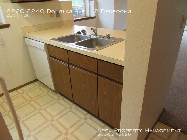 Foto del edificio - 2220-2240 Douglas Ave