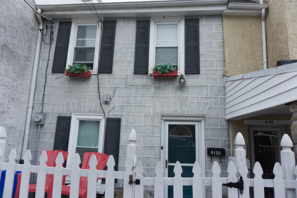 Primary Photo - 4150 Apple St