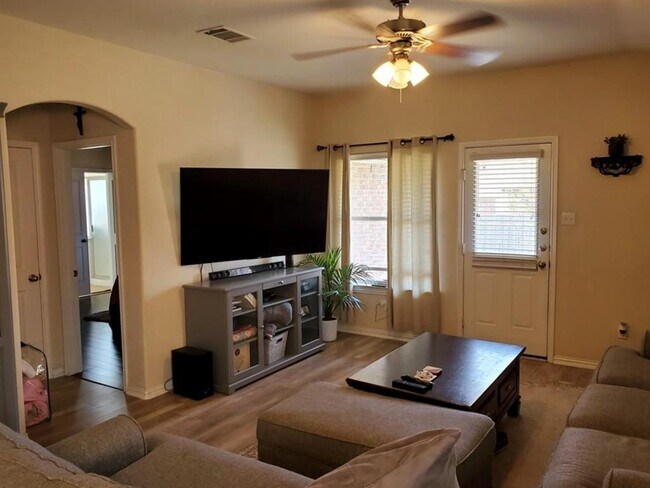 Foto del edificio - 2344 Chimney Rock Rd