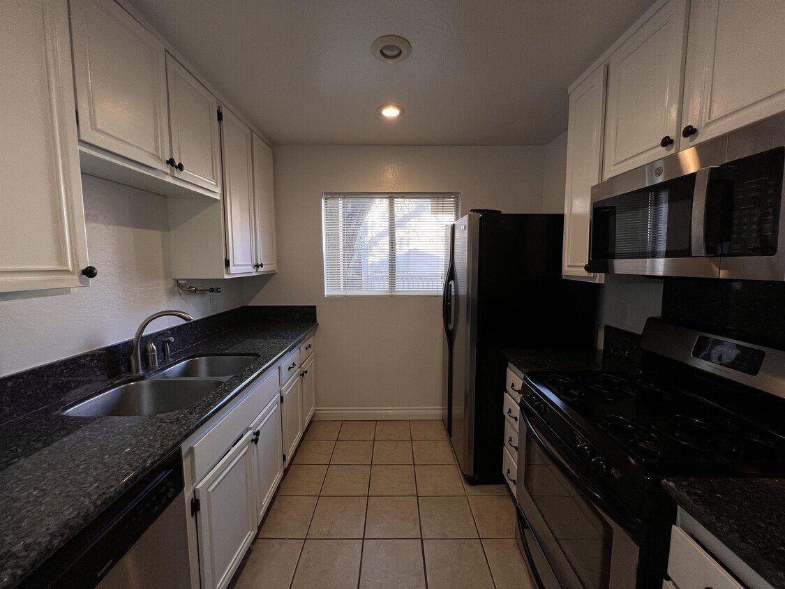 Primary Photo - 1068 Cabrillo Park Dr