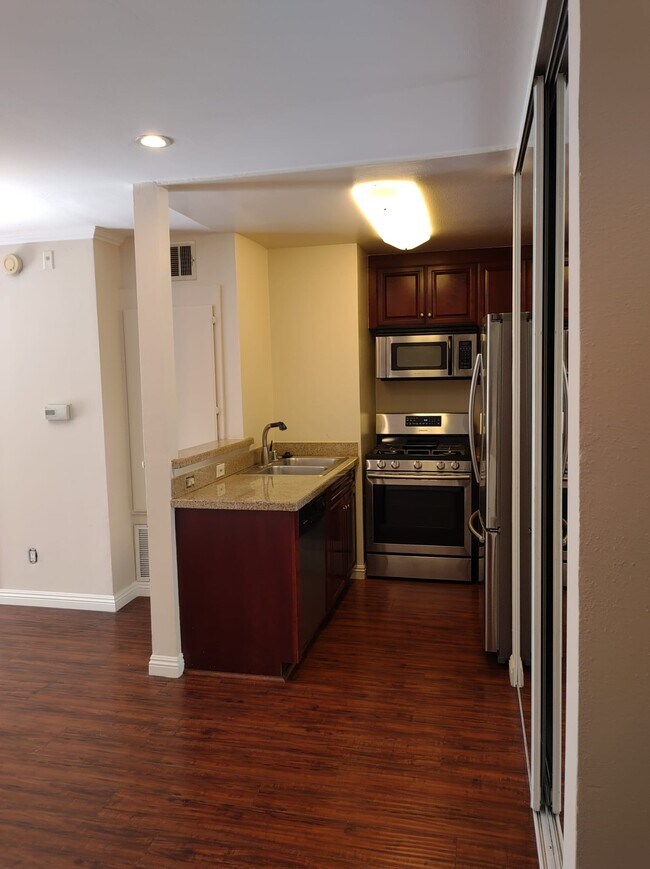 Kitchen - 5500 Owensmouth Ave